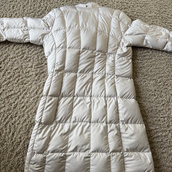 Women's Light Gray/Cream North Face Puffer Jacket - Size Medium - Picture 4 of 4